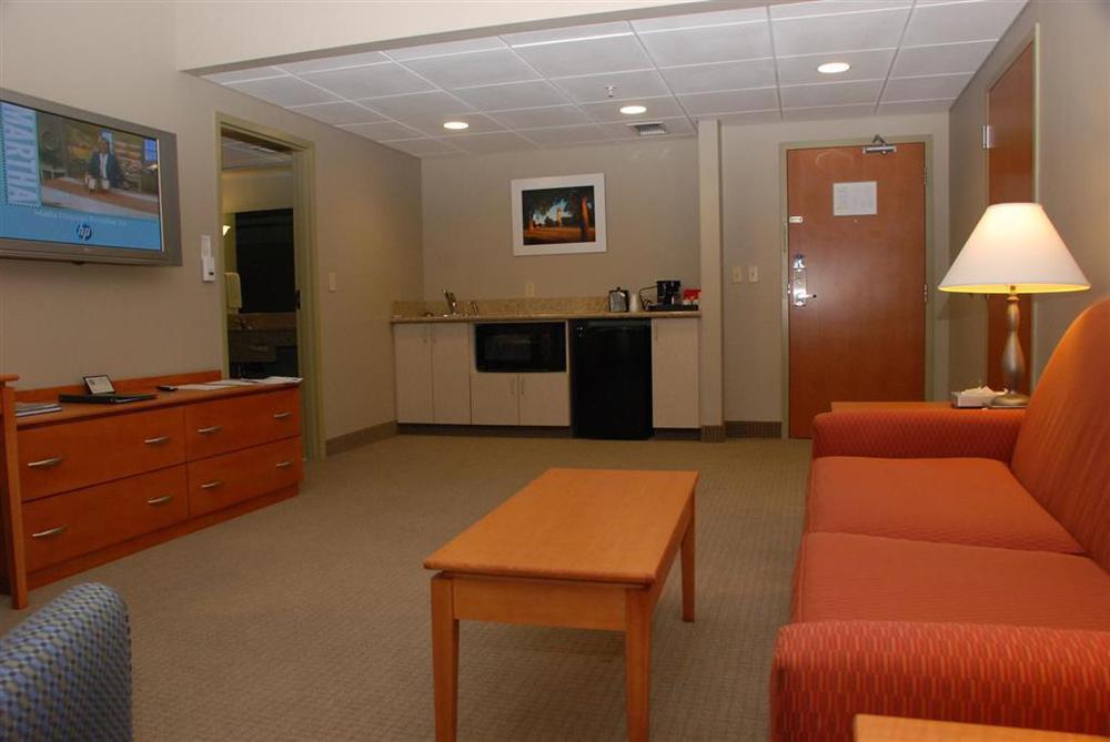 Unity Hotel And Conference Ctr, Ascend Hotel Collection Lee's Summit Room photo